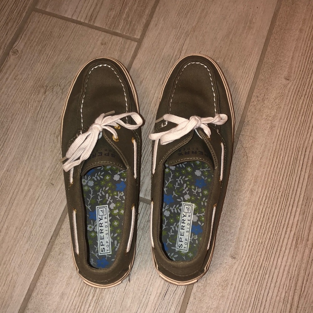 Shoes - Picture 3 of 4